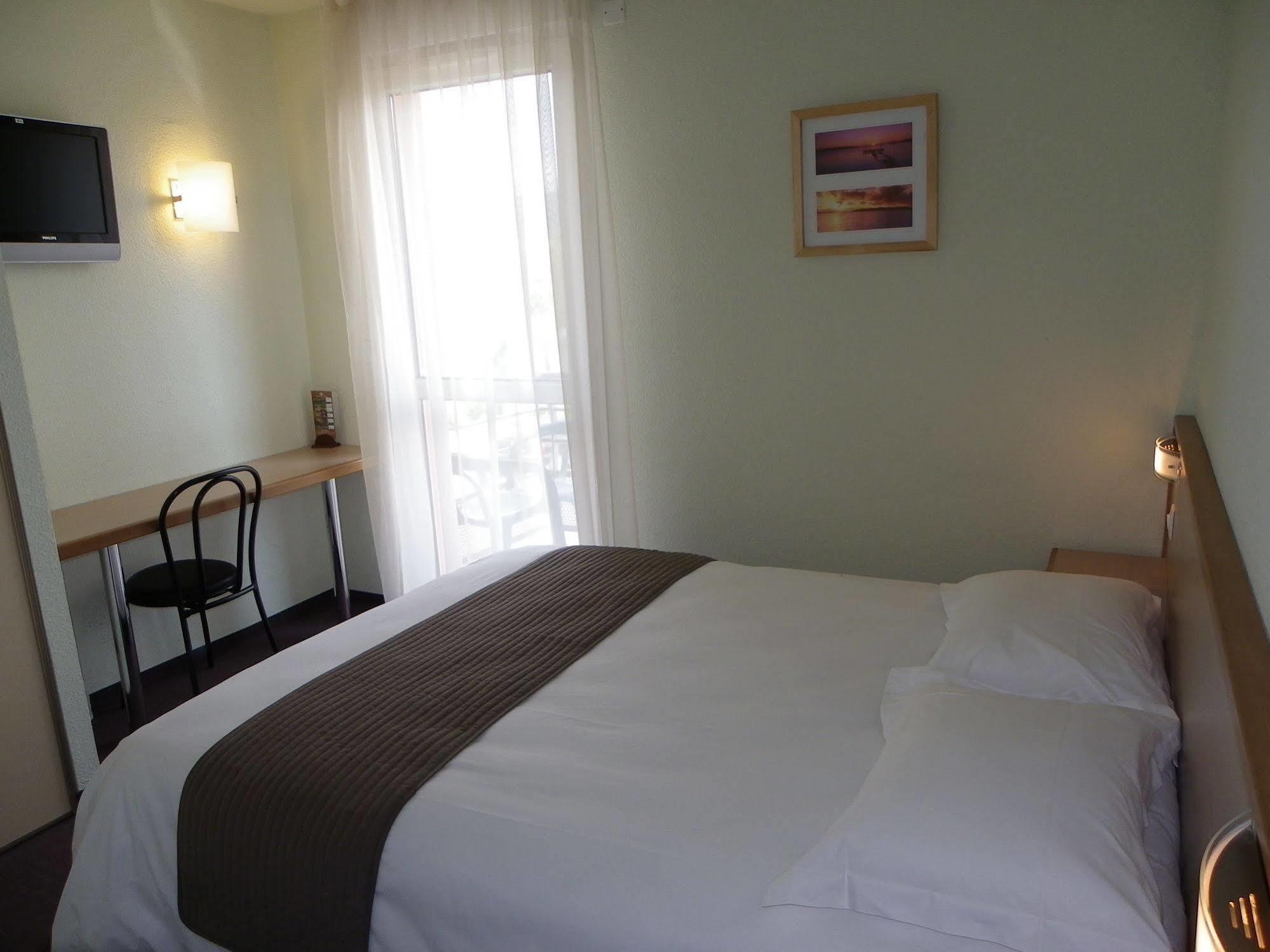 Hotel Restaurant Les Chataigniers 普里瓦 外观 照片