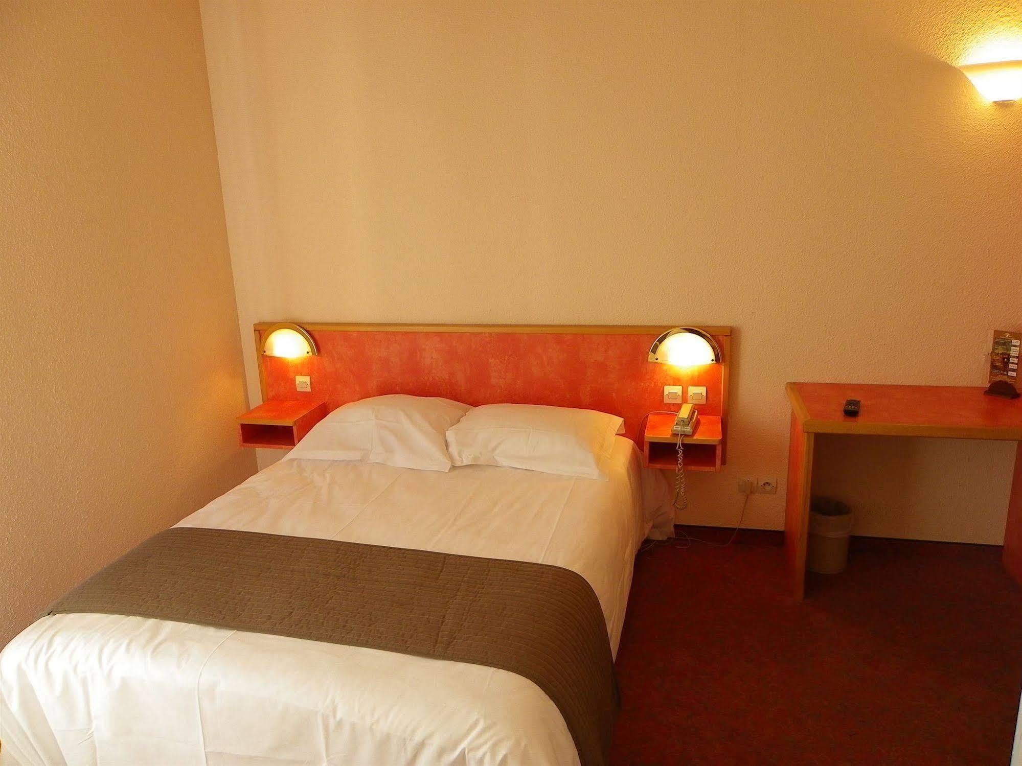 Hotel Restaurant Les Chataigniers 普里瓦 外观 照片
